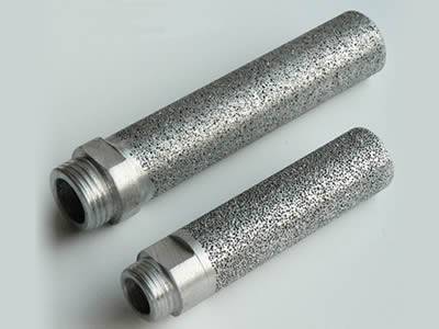 A long and a short sintered stainless steel powder filter cartridges are put orderly.