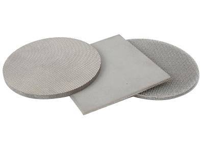 Sintered wire cloth laminates two round and one square